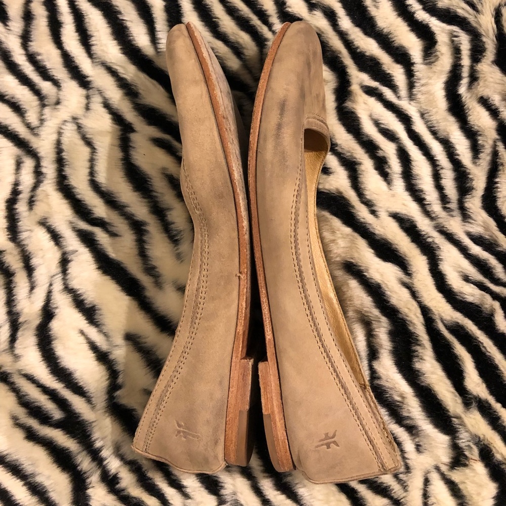 Women’s Frye Carson Cement Ballet Flats - Picture 7 of 8